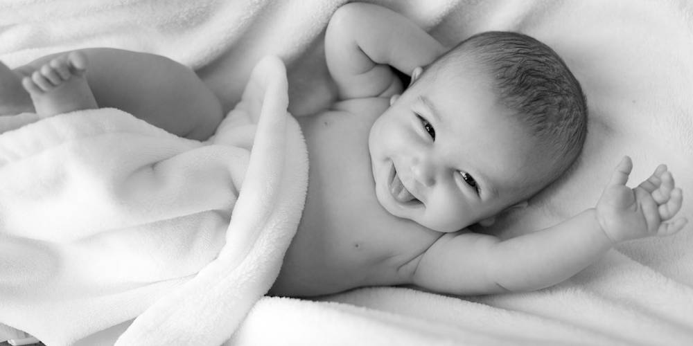 Bébé qui sourit